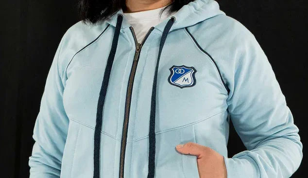 Hoodie abierto para mujer. FOTO: www.tiendamillonarios.com.