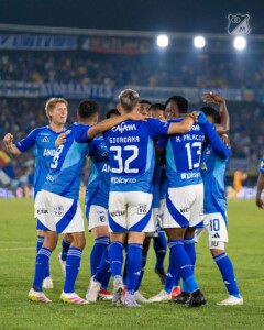 Jugadores de Millonarios FC, celebran gol ante Envigado| FOTO: @MillosFCoficial