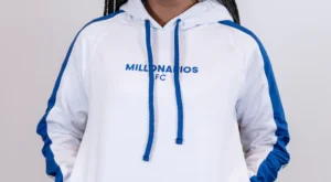 Hoodie para dama combinado. FOTO: www.tiendamillonarios.com.