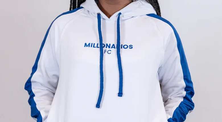 Hoodie para dama combinado. FOTO: www.tiendamillonarios.com.
